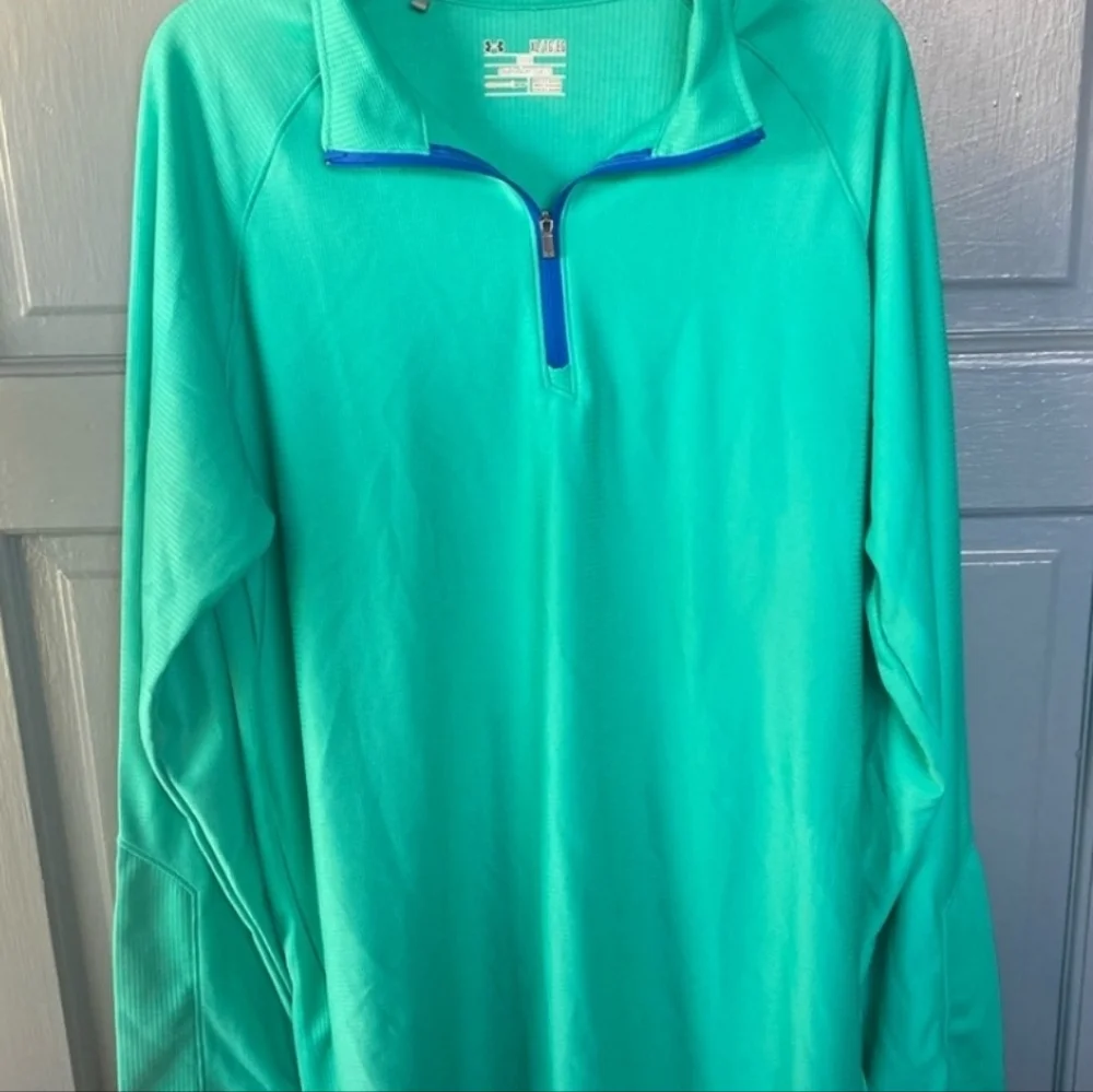 Under Armour top - Picture 1 of 4